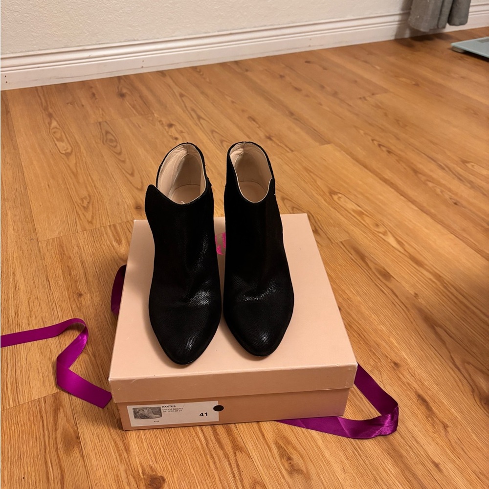 Kaktus Black Textured Ankle Booties Patricia Blanchet - Picture 8 of 9